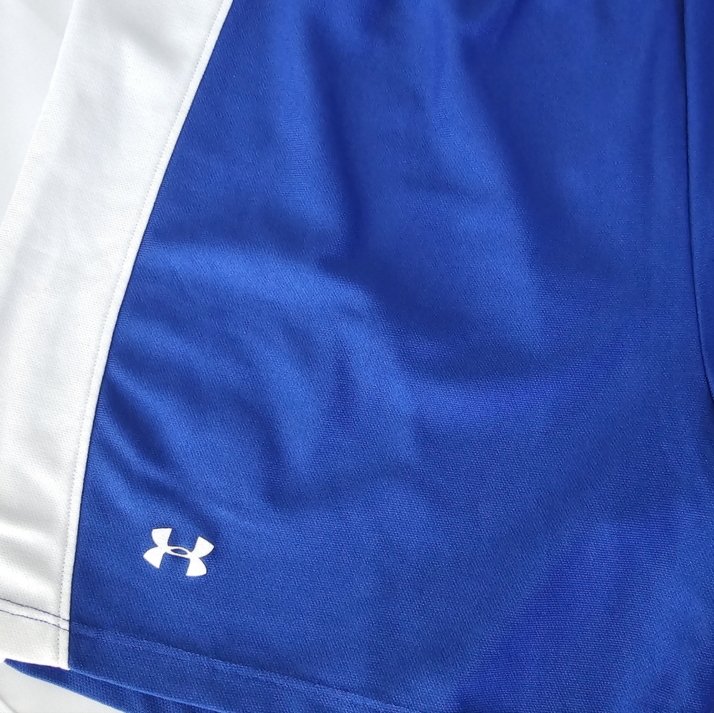 EUC Women's Under Armour Shorts M - Picture 2 of 4